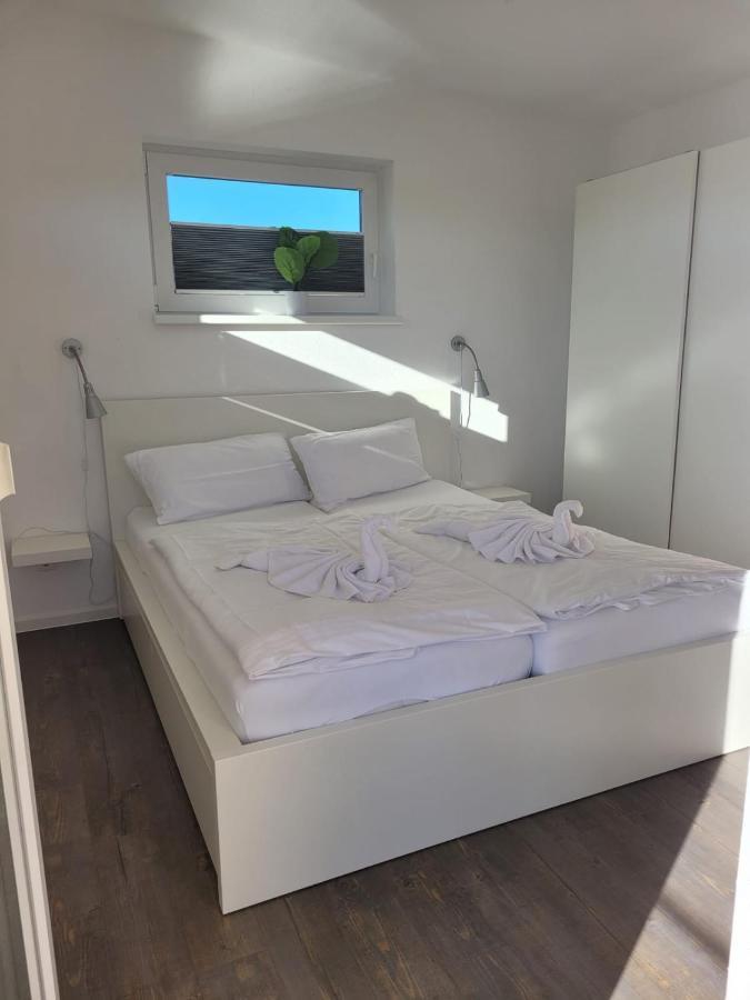 4 Sterne Dtv Floating House Hotel Kroslin Exterior photo